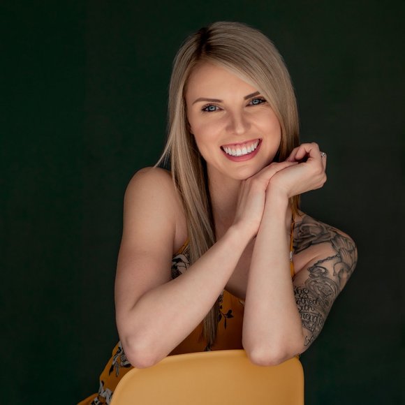 Meet your Posher, Kelli - Picture 1 of 5